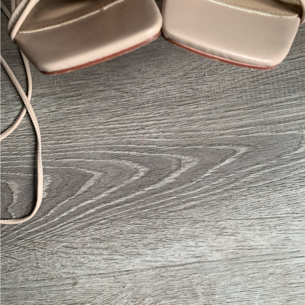 CREAM STRAPPY HEEL SANDALS - Picture 4 of 8